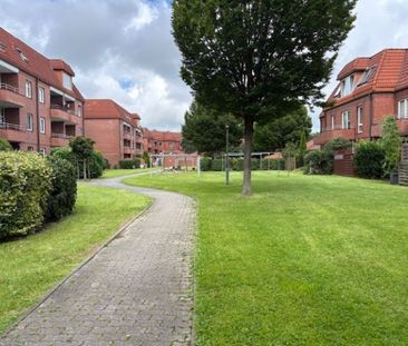 1 MONAT MIETFREI! Schicke Dachgeschosswohnung inkl Einbauküche Brun... - Foto 1