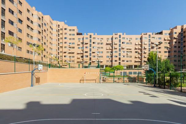 Calle de la Caliza, Madrid, Community of Madrid 28032 - Photo 1