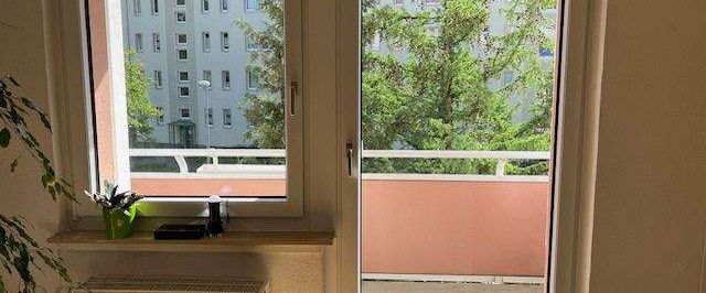 gemütliche 3-Raumwohnung mit Einbauküche und Stellplatz - Photo 1