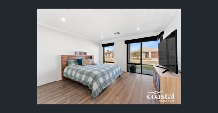 Gorgeous, High-Spec Wellard Home With Stunning Pool & Luxury Finishes - Photo 4