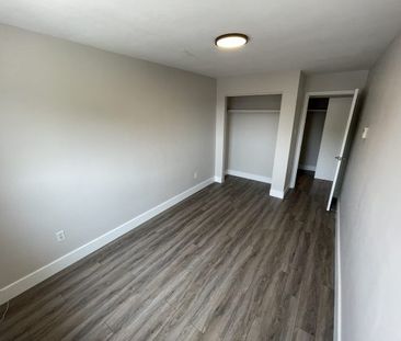 67 Notch Hill Rd, Unit 320, Kingston, ON - Photo 3