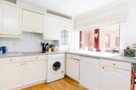 2 bed flat to rent - Photo 2