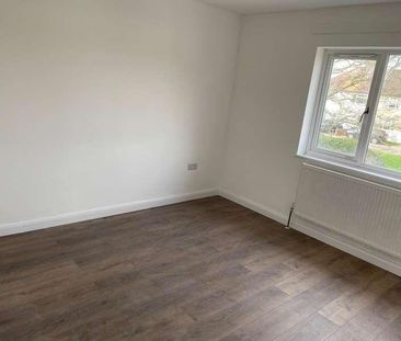 Home Gardens, Dagenham, RM10 - Photo 5