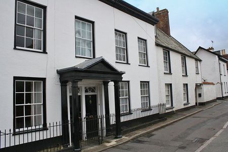 3 bedroom Stunning Period Property to rent - Photo 2