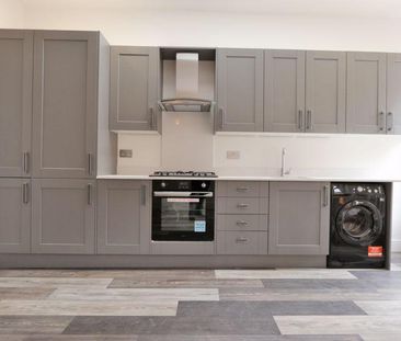 3 bedroom flat to rent - Photo 6