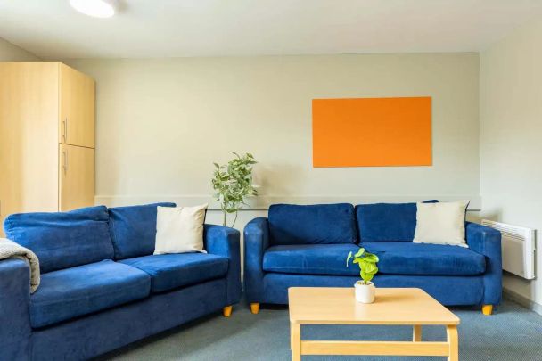 Classic 3 Bed Flat - Photo 1