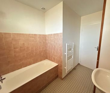 Location Appartement 2 pièces 49m² AIRE SUR L ADOUR 40800 - Photo 3