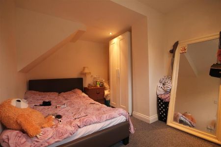 3 bedroom mews to rent - Photo 3
