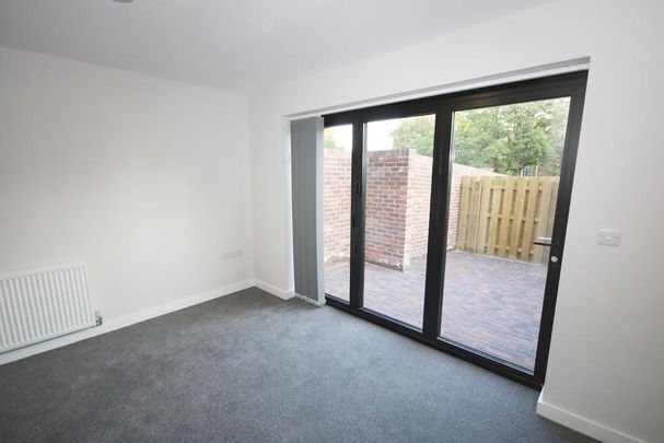 2 bedroom ground floor flat to rent - Photo 1