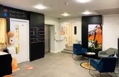 Gold Room in a Two Bed Flat - Photo 5