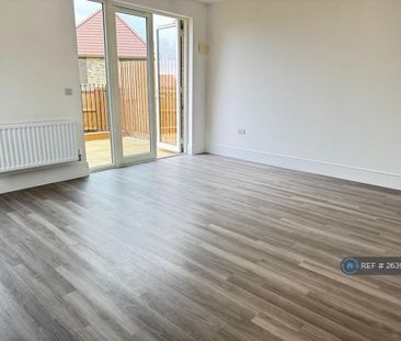 3 bedroom semi-detached house to rent - Photo 1