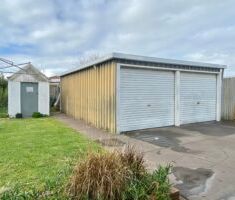 Charming and Charismatic! - Photo 2