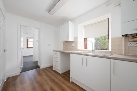 3 bedroom semi-detached house to rent - Photo 3