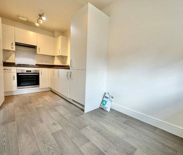 3 bedroom end of terrace house to rent - Photo 2