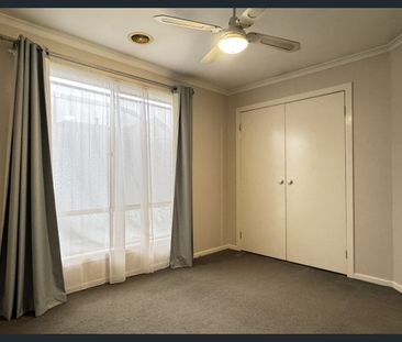 Spacious & Affordable 4-Bedroom Family Home in Cranbourne West - Photo 4