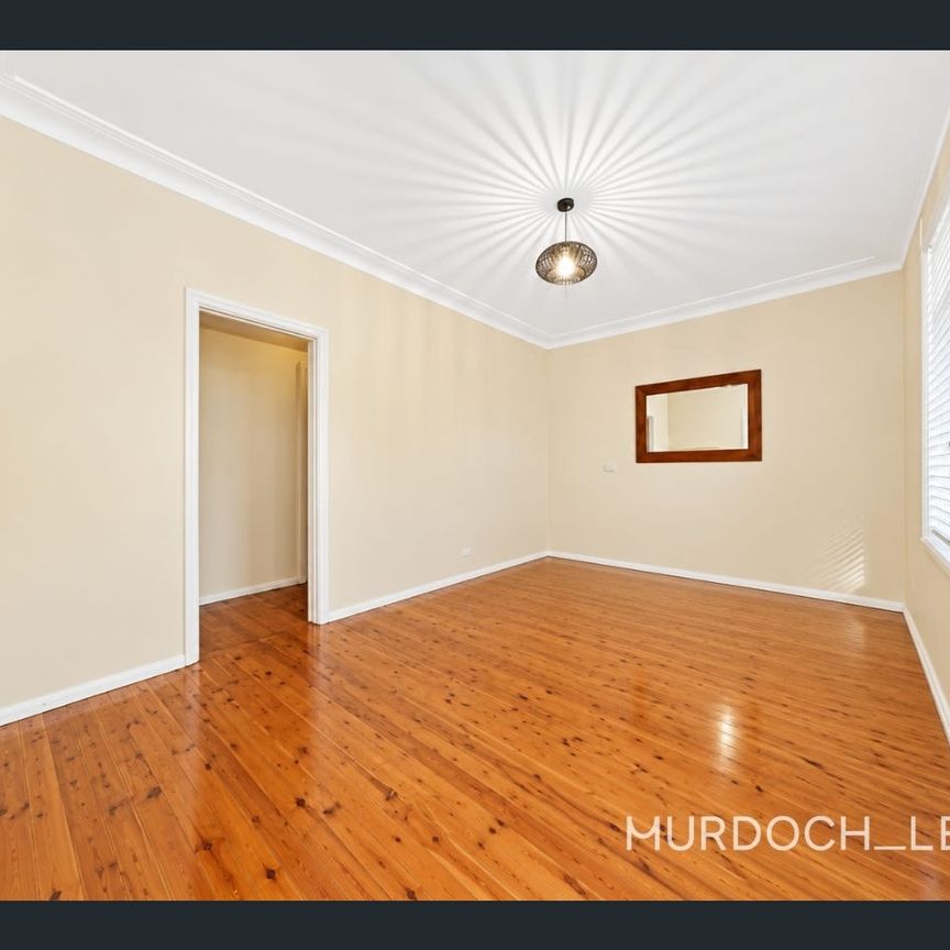 3 Bedroom House Walking Distance to Castle Hill Metro - Photo 1