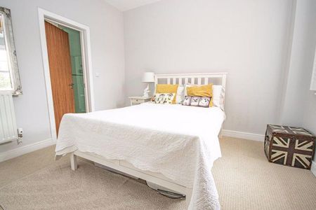 4 bedroom detached house to rent - Photo 5