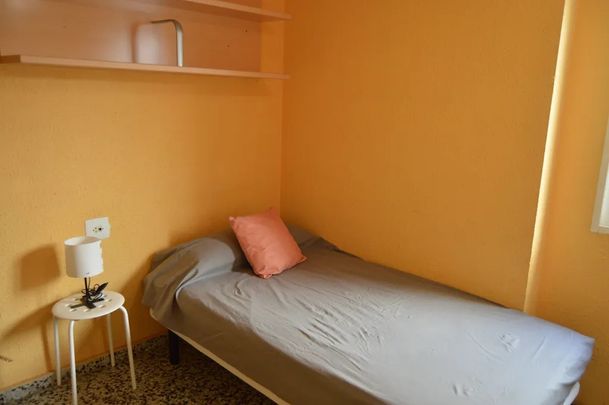 Carrer dels Sants Just i Pastor, Valencia, Valencian Community 46022 - Photo 1