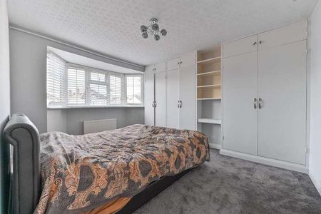 Kingsway, Motspur, KT3 - Photo 5