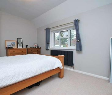 Cedar Way, Guildford, Surrey, GU1 - Photo 4
