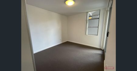 Oversized modern apartment situated in prime location - Photo 4