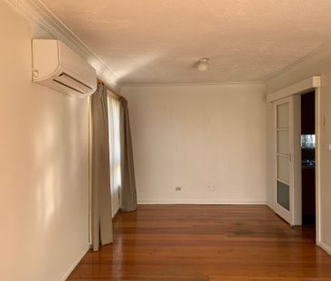 Family Home in Quiet Court - Photo 2