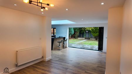 5 bedroom semi-detached house to rent - Photo 2