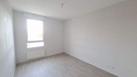 T4 de 86 m² – refait à neuf avec terrasse - Photo 2