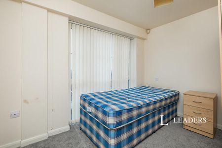 3 bedroom flat to rent - Photo 3