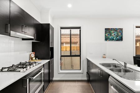 SINGLE LEVEL FAMILY HOME - Photo 4