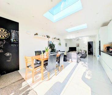 4 Bed Terraced House, Fountain Road, SW17 - Photo 2