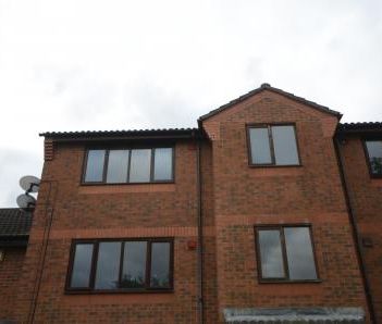 1 bedroom Flat To Let - Photo 2