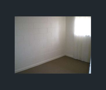 Neat & Comfortable Unit in Convenient Daw Park Location - Photo 2