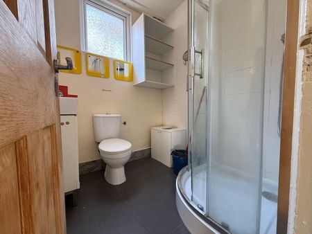 4 Bed Flat, Cameron Road, CR0 - Photo 4