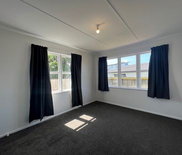 21 McBurney Place, Mangere East, Auckland - Photo 2