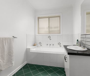 2/12 Randwick Drive, Keilor Park VIC 3042 - Photo 1