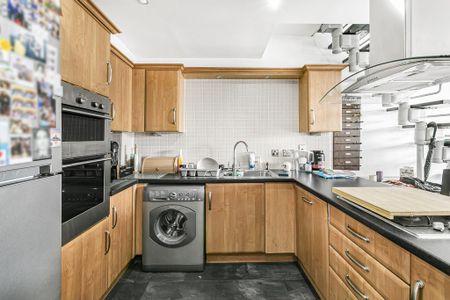 2 bedroom penthouse to rent - Photo 2