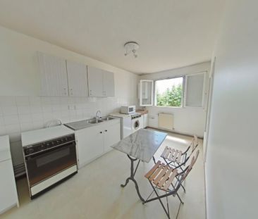 Location Appartement 3 pièces 68m² ROMANS SUR ISERE 26100 - Photo 3