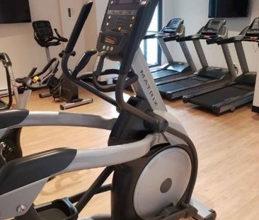 condo moderne avec balcon 3 1/2, tout équipé, pièce dressing, vide ... - Photo 2