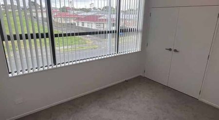 Spacious 3-Bedroom Townhouse for Rent – Available from November - Photo 4