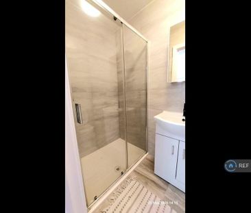 Studio to rent - Photo 6