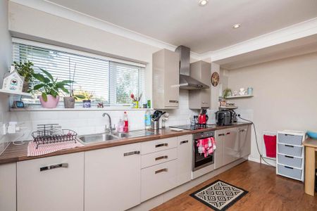 2 bedroom apartment to rent - Photo 4