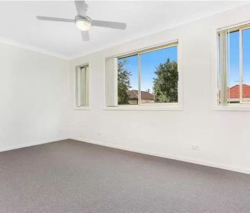 Spacious 3-Bed Home in Marrickville Area - Photo 4
