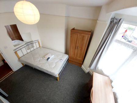 8 Bed Semi-Detached House, Stanbury Avenue, BS16 - Photo 2