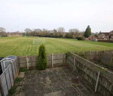 2 bedroom end of terrace house to rent - Photo 6