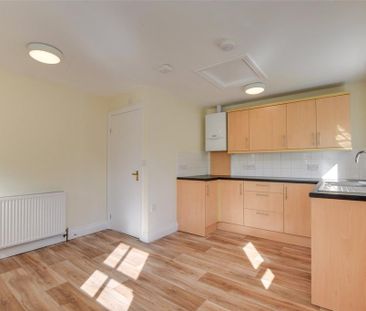 3 bedroom terraced house to rent - Photo 2