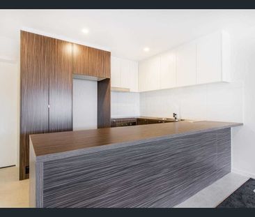 MODERN TOWNHOUSE – STYLE & CONVENIENCE - Photo 5