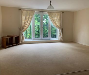 The Avenue, Watford - Photo 1