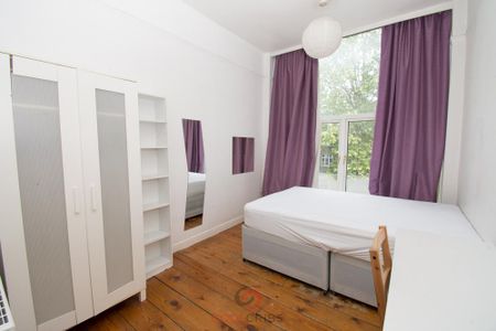 4 bedroom flat to rent - Photo 2
