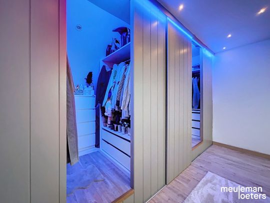 Ruim en lichtrijk appartement met drie slaapkamers - Photo 1